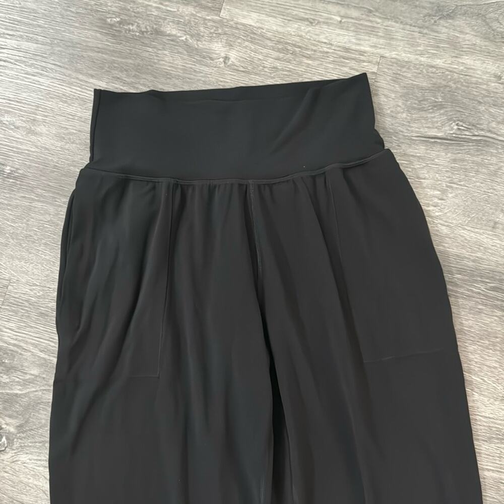 Athleta Salutation Black Lightweight Comfy Jogger in Powervita Size Medium - Picture 3 of 14